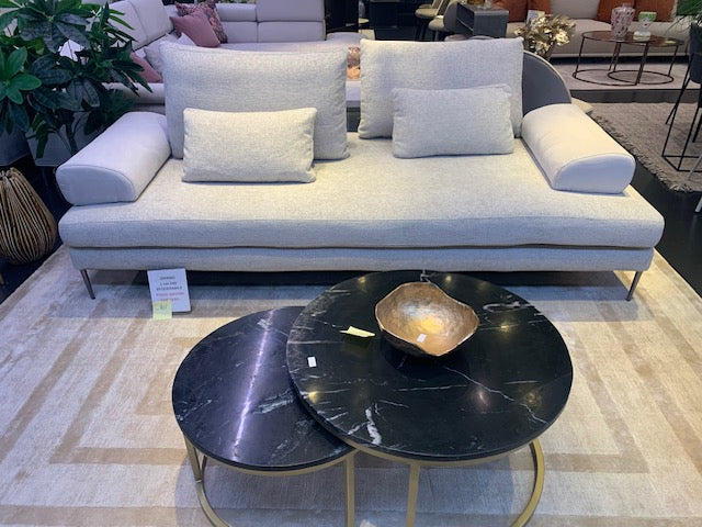 Divano Lineare con Poggiagomiti Arrotondati — Muud Lugano arredo di design