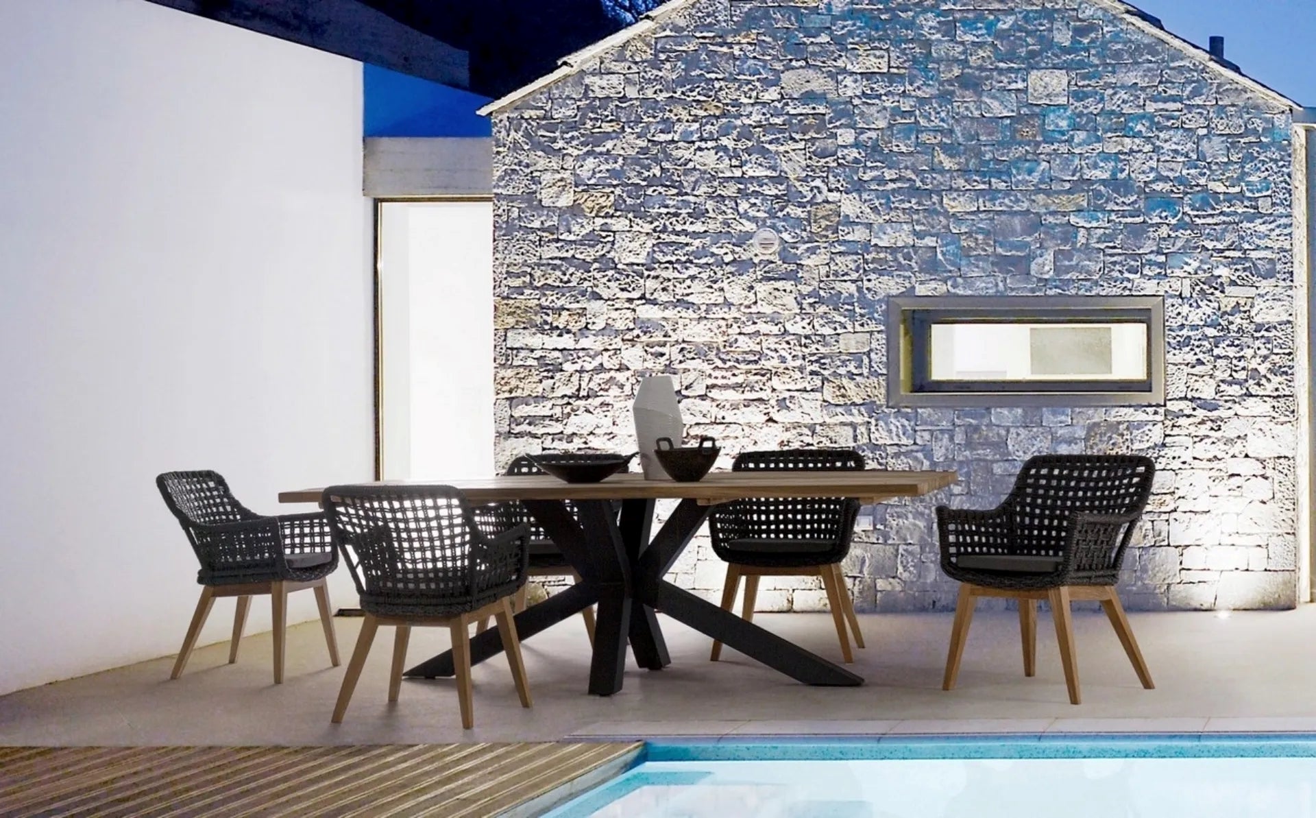 TavoloB.TEAK_arredoesterno_esterni_arredamento_negozio_lugano_interiordesign_divani_letti_tavoli_furniture_ticino_negozio_showroom